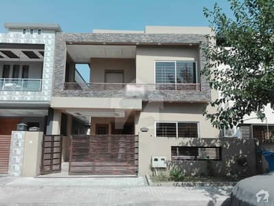 بحریہ ٹاؤن فیز 3 بحریہ ٹاؤن راولپنڈی راولپنڈی میں 5 کمروں کا 10 مرلہ مکان 2.4 کروڑ میں برائے فروخت۔ بحریہ ٹاؤن فیز 3 بحریہ ٹاؤن راولپنڈی راولپنڈی میں 5 کمروں کا 10 مرلہ مکان 2.4 کروڑ میں برائے فروخت۔