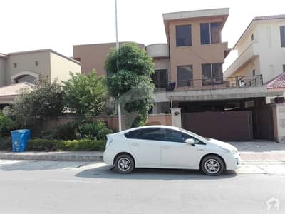 بحریہ ٹاؤن فیز 3 بحریہ ٹاؤن راولپنڈی راولپنڈی میں 6 کمروں کا 1 کنال مکان 3.6 کروڑ میں برائے فروخت۔ بحریہ ٹاؤن فیز 3 بحریہ ٹاؤن راولپنڈی راولپنڈی میں 6 کمروں کا 1 کنال مکان 3.6 کروڑ میں برائے فروخت۔