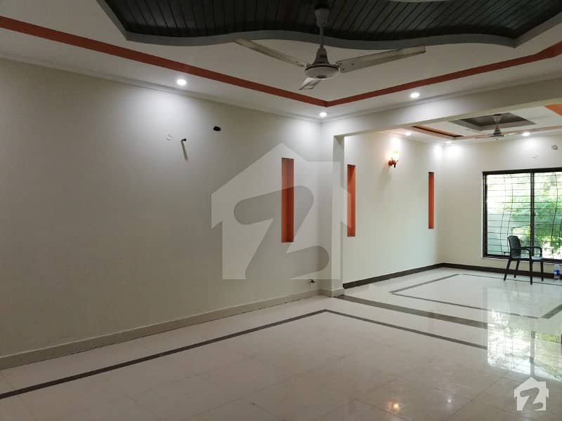2 Kanal Luxurious Bungalow For Sale In Phase 1 Near Masjid Chowk Dha