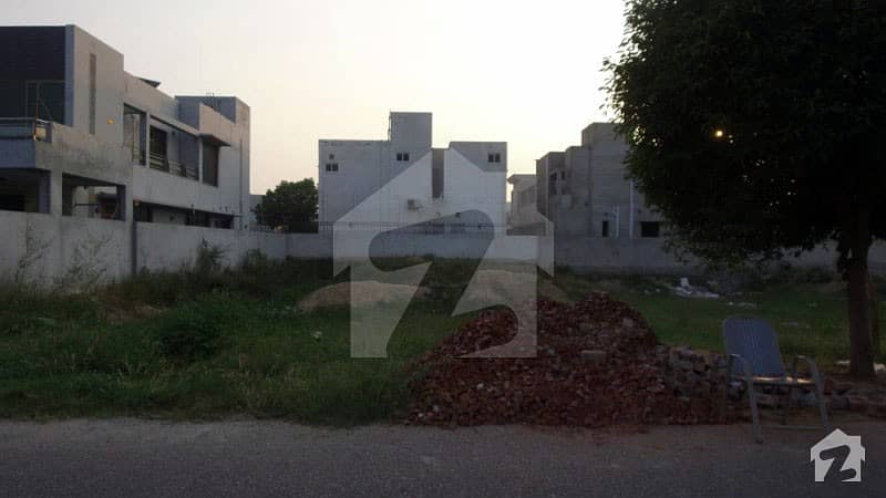 ڈی ایچ اے فیز 6 - بلاک بی فیز 6 ڈیفنس (ڈی ایچ اے) لاہور میں 1 کنال رہائشی پلاٹ 3 کروڑ میں برائے فروخت۔