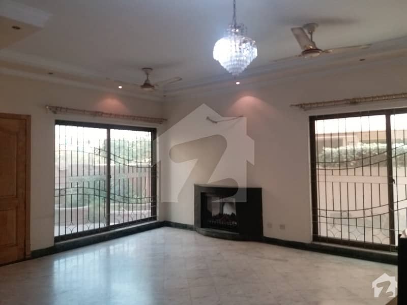 LEADS 1 KANAL OUT CLASS DESIGNER HOUSE FOR RENT DHA PHASE 4