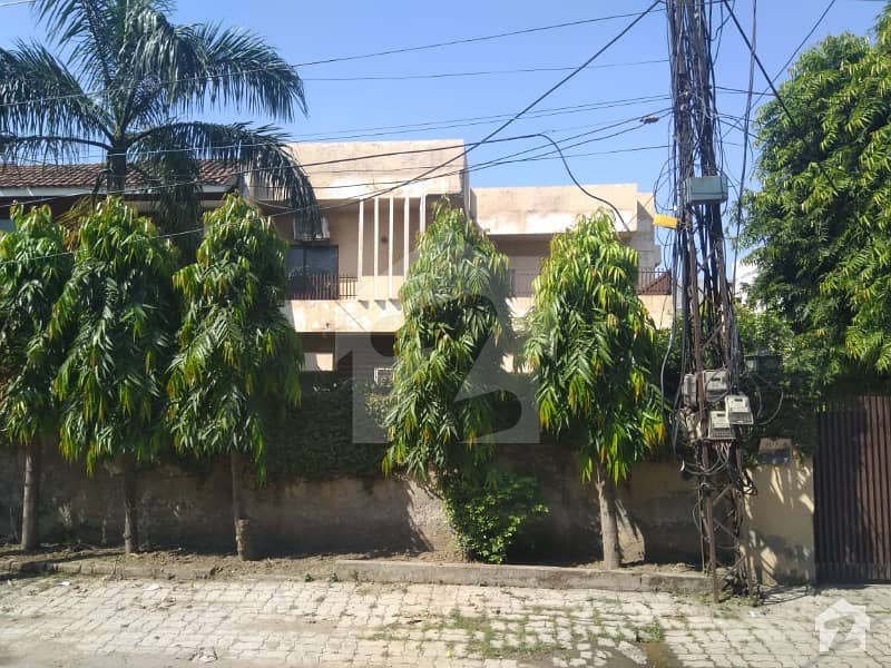 1 Kanal House For Sale - Next To Hameed Latif Hospital