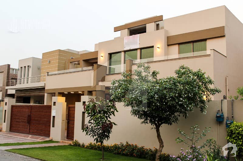 اسٹیٹ لائف ہاؤسنگ سوسائٹی لاہور میں 5 کمروں کا 1 کنال مکان 2.7 کروڑ میں برائے فروخت۔