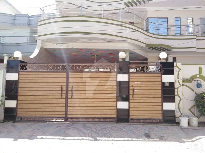 علامہ اقبال ٹاؤن بہاولپور میں 5 کمروں کا 10 مرلہ مکان 2 کروڑ میں برائے فروخت۔