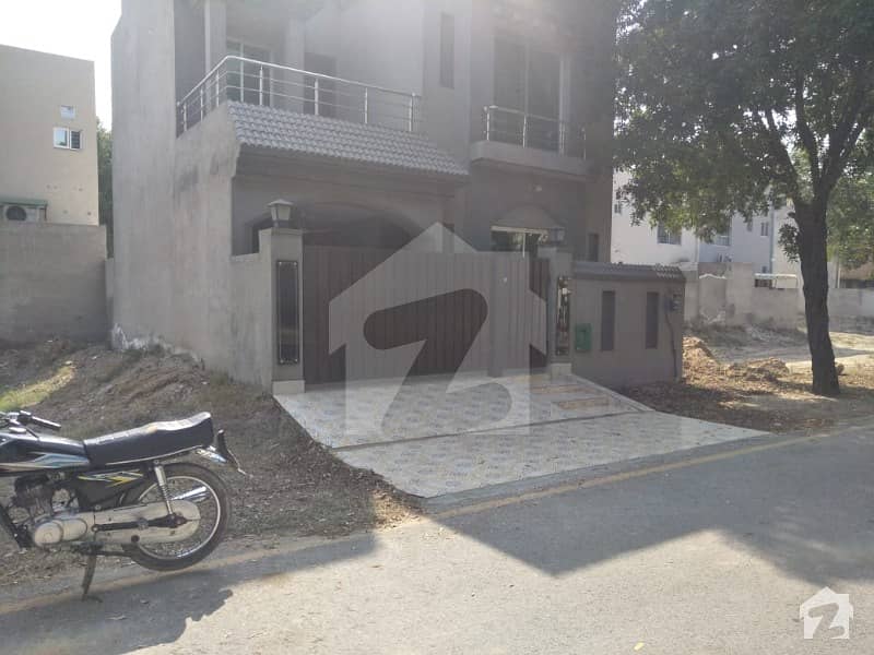 Brand New Out Class 10 Marla Double Storey House Available Near By Park And Mosque