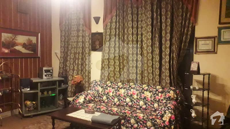 علامہ اقبال ٹاؤن ۔ راوی بلاک علامہ اقبال ٹاؤن لاہور میں 7 کمروں کا 10 مرلہ مکان 2 کروڑ میں برائے فروخت۔