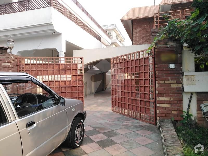 Here Is A Good Opportunity To Live In A Well-Built House Here Is A Good Opportunity To Live In A Well-Built House