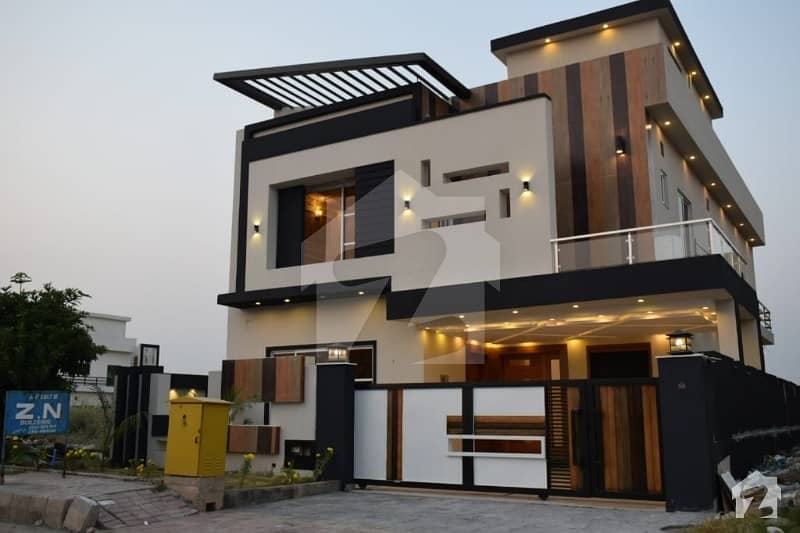 10 Marla Luxury House Full Height Location For Sale