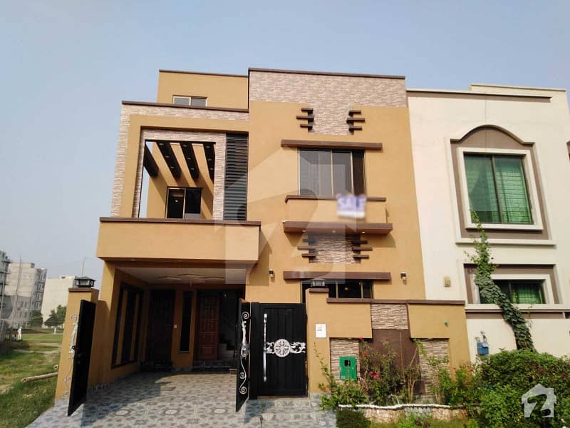 بحریہ ٹاؤن ۔ بلاک بی بی بحریہ ٹاؤن سیکٹرڈی بحریہ ٹاؤن لاہور میں 3 کمروں کا 5 مرلہ مکان 1.25 کروڑ میں برائے فروخت۔