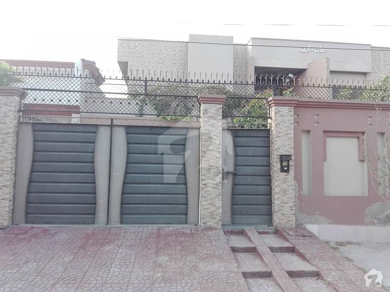 ملت ٹاؤن فیصل آباد میں 5 کمروں کا 1 کنال مکان 2 کروڑ میں برائے فروخت۔
