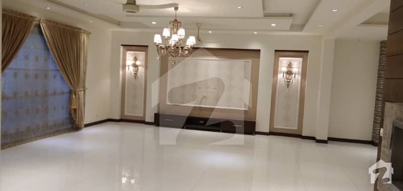 ڈی ایچ اے فیز 3 ڈیفنس (ڈی ایچ اے) لاہور میں 5 کمروں کا 1 کنال مکان 1.3 لاکھ میں کرایہ پر دستیاب ہے۔
