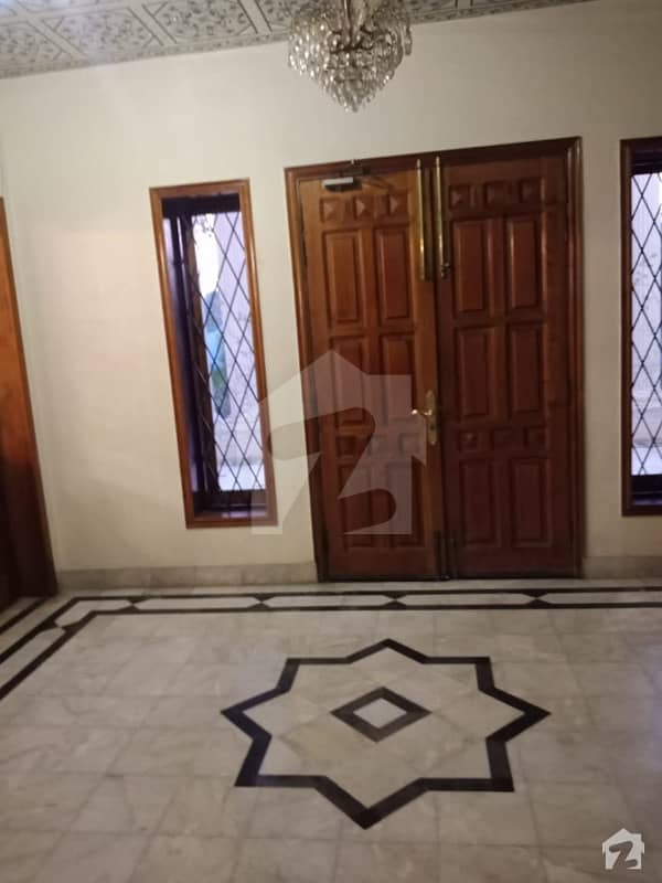 10 Marla 6 Bedrooms Solid House Available For Sale In Gulbahar Colony