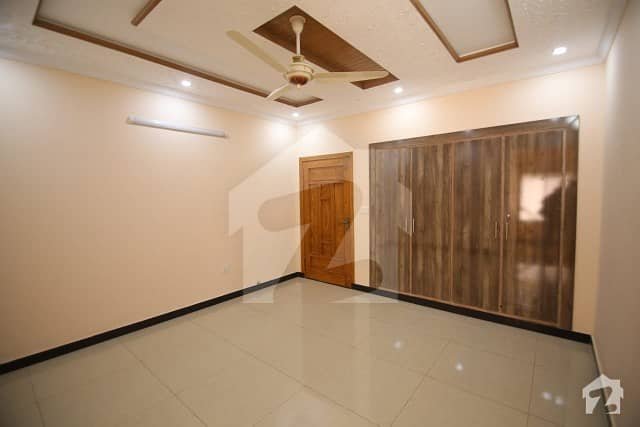 ڈی ۔ 12/3 ڈی ۔ 12 اسلام آباد میں 4 کمروں کا 4 مرلہ مکان 1.8 کروڑ میں برائے فروخت۔