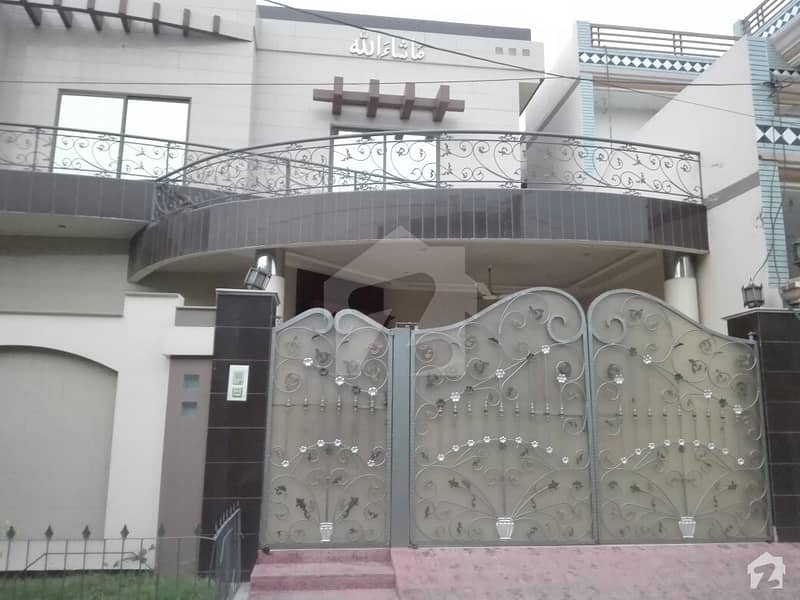 گرین ٹاؤن فیصل آباد میں 4 کمروں کا 10 مرلہ مکان 2 کروڑ میں برائے فروخت۔