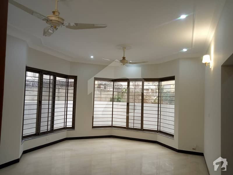 F11 Brand New 500 Sq Yd Triple Storey 9 Bed Rooms House Available For Rent With Extra Lawn Real Images