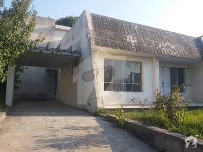 Located In The Most Prime Area Of G-10. Closed End And Wide Street - House For Sale Located In The Most Prime Area Of G-10. Closed End And Wide Street - House For Sale