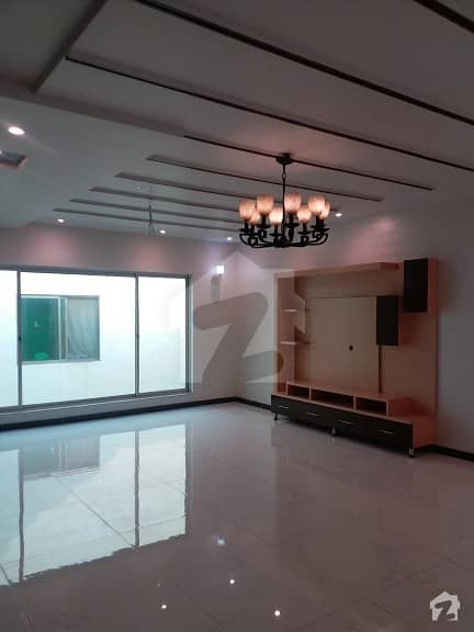 عبداللہ گارڈنز ایسٹ کینال روڈ کینال روڈ فیصل آباد میں 6 کمروں کا 1 کنال مکان 5.5 کروڑ میں برائے فروخت۔
