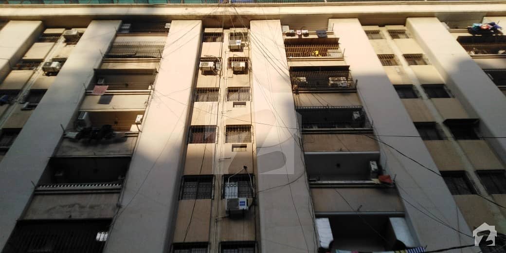 فریرے ٹاؤن کراچی میں 3 کمروں کا 8 مرلہ فلیٹ 2.6 کروڑ میں برائے فروخت۔