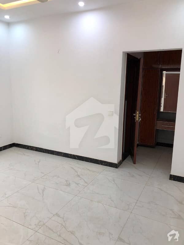 10 Marla Beautiful Upper Portion available for Rent in Bahria Town