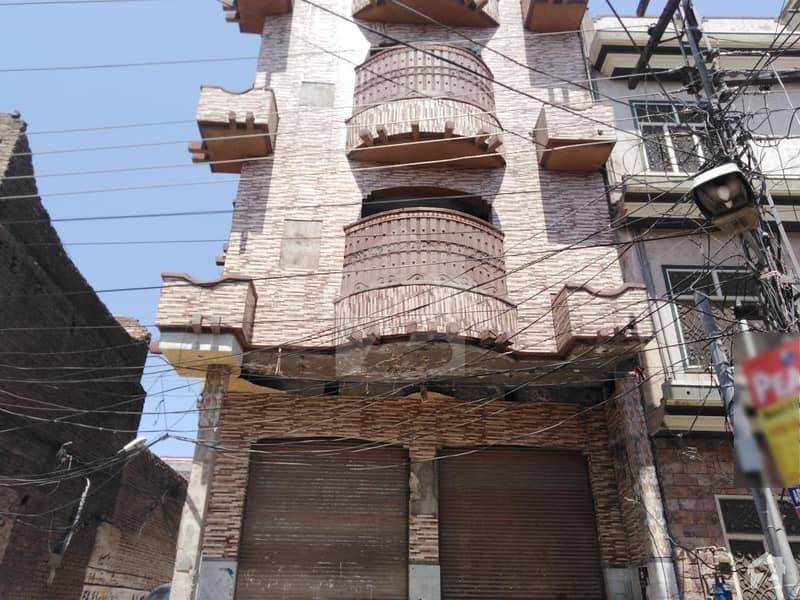 فقیر آباد روڈ پشاور میں 5 مرلہ عمارت 2.5 کروڑ میں برائے فروخت۔