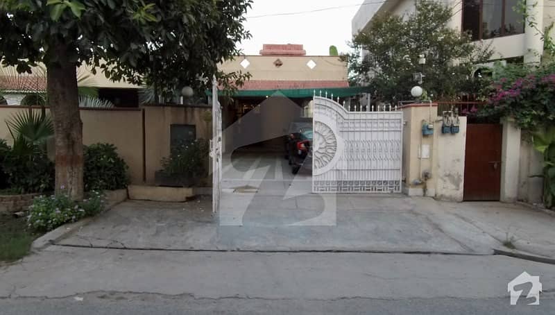 1.5 Kanal Bungalow For Sale In Cavalry Ground Lahore