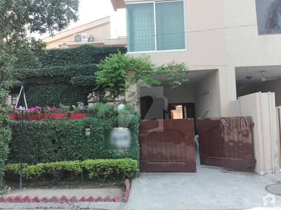 Well-Built House Available in Good Location Well-Built House Available in Good Location