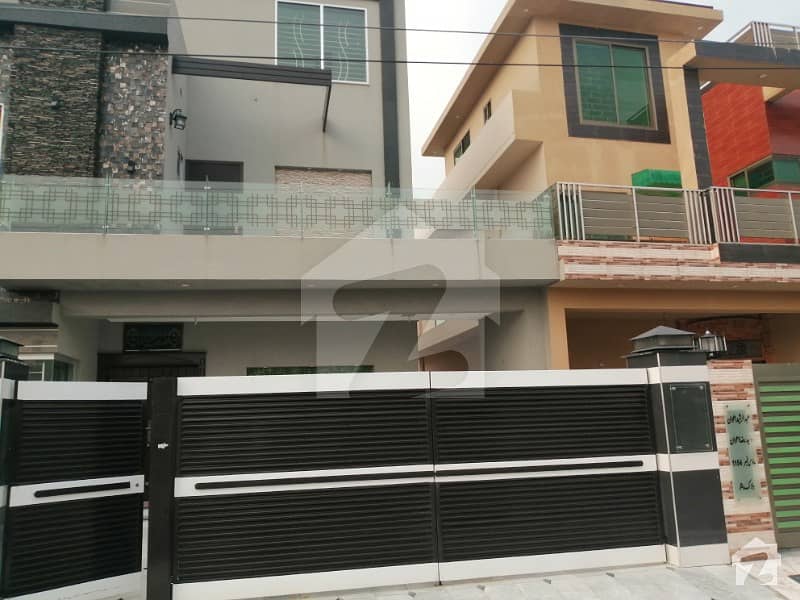 10 Marla Brand New House available for sale in central Park