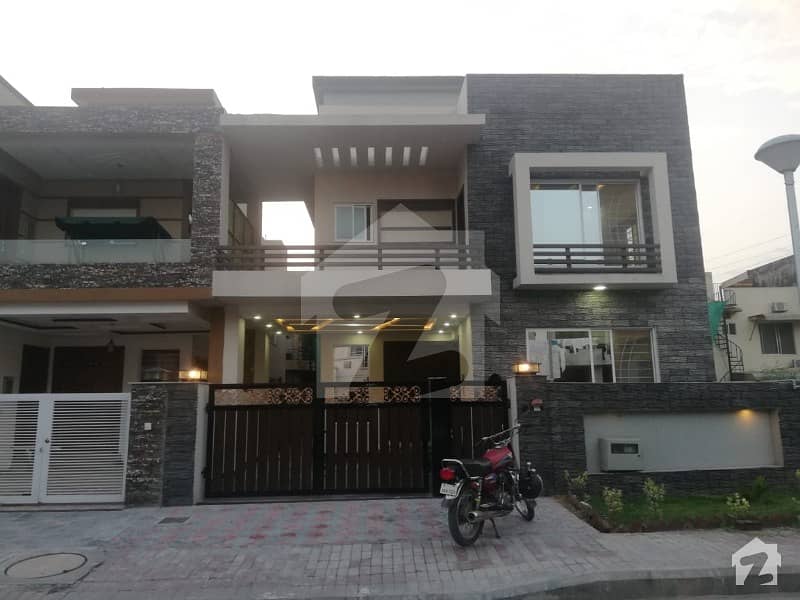 Bahria Town Phase 3  Luxury 10 Marla Park Face House For Sale