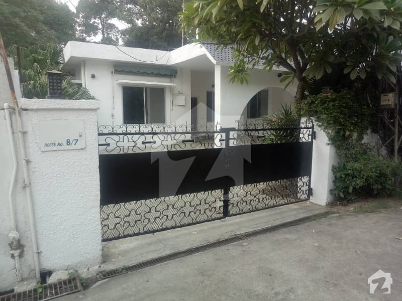 Peaceful Environment For Living On Ideal Location House For Rent