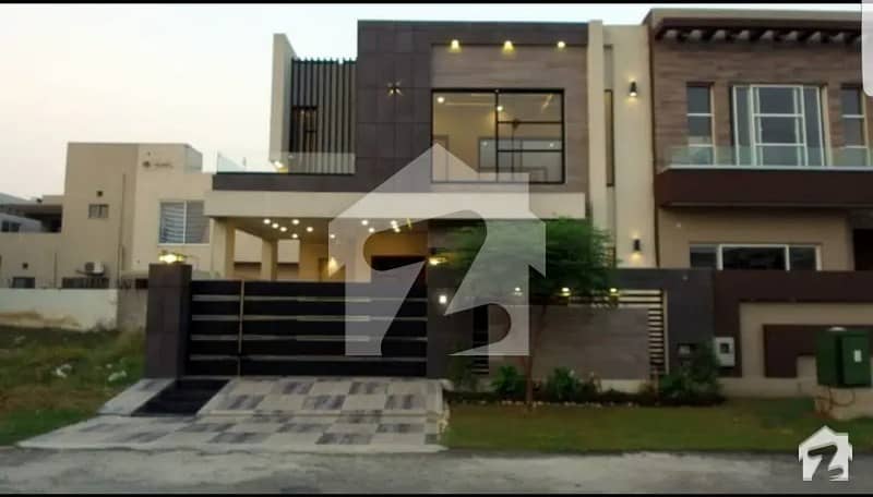 ڈی ایچ اے فیز 6 ڈیفنس (ڈی ایچ اے) لاہور میں 5 کمروں کا 7 مرلہ مکان 2. 15 کروڑ میں برائے فروخت۔