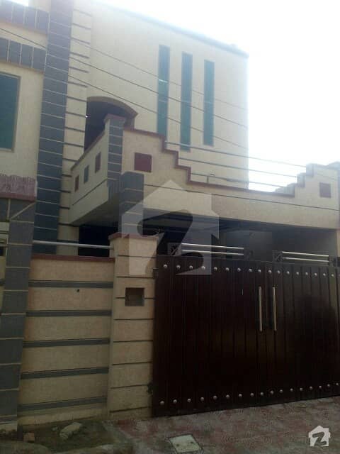 چک 11پی ایسٹ رحیم یار خان میں 4 کمروں کا 8 مرلہ مکان 23 ہزار میں کرایہ پر دستیاب ہے۔