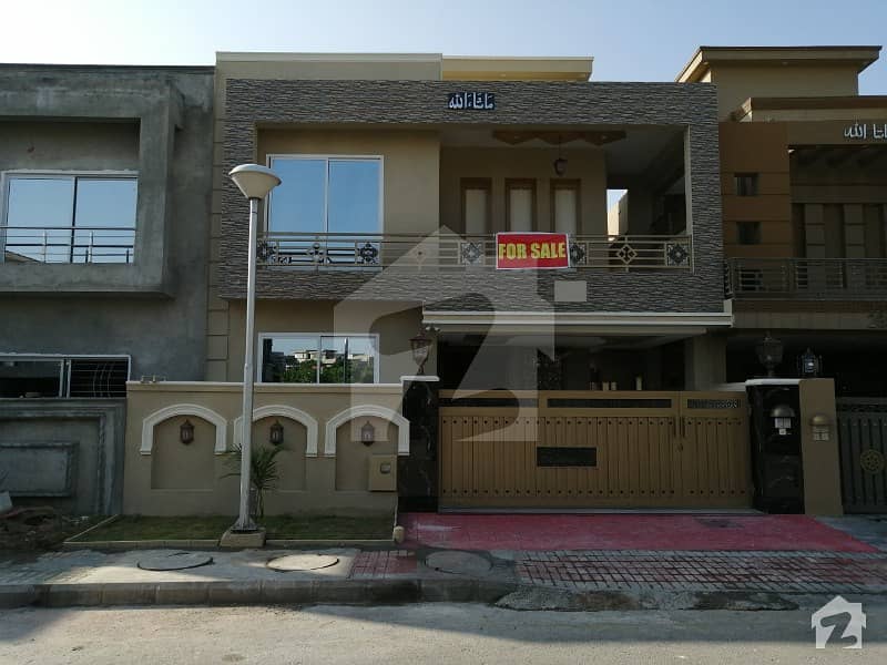 Prime Location 5 Beds Double Storey House for Sale in Bahria Town