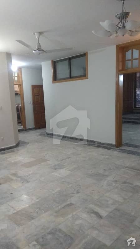 solid structure house upper portion for rent