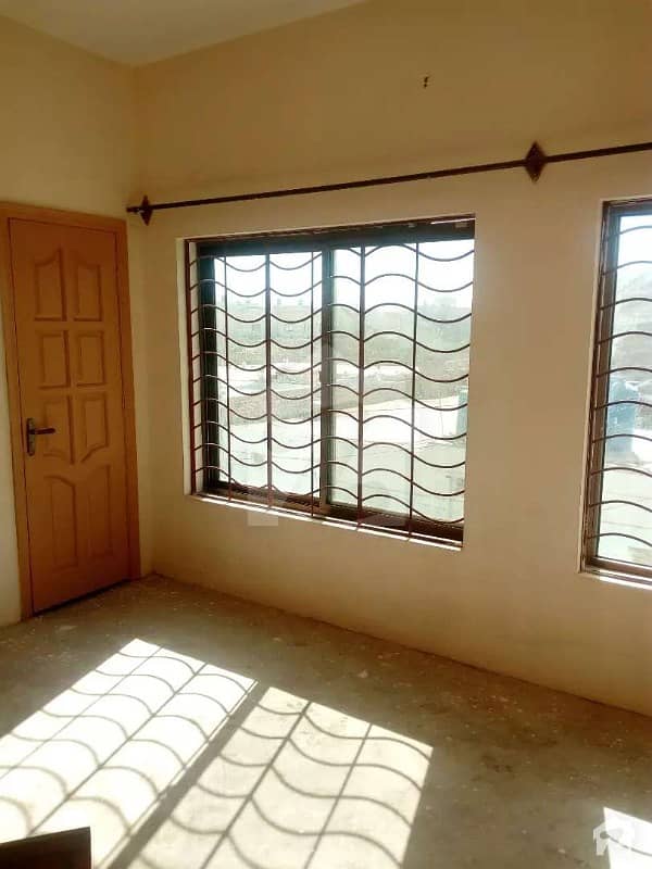 Upper portion for rent at Barat Road