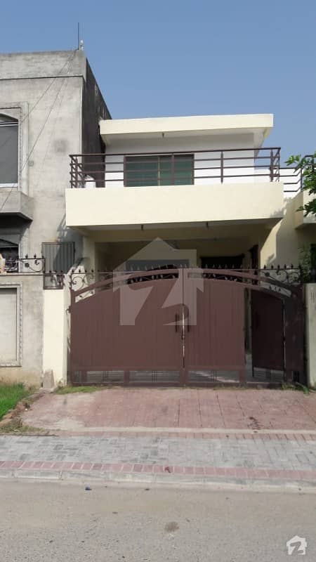 11 Marla Beautiful Single Storey House For Sale