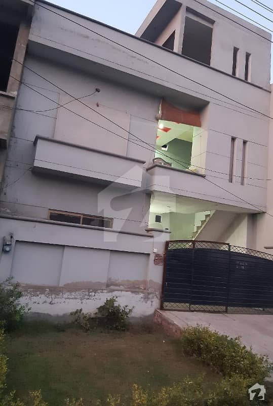 جوبلی ٹاؤن ۔ بلاک ای جوبلی ٹاؤن لاہور میں 5 کمروں کا 6 مرلہ مکان 90 لاکھ میں برائے فروخت۔