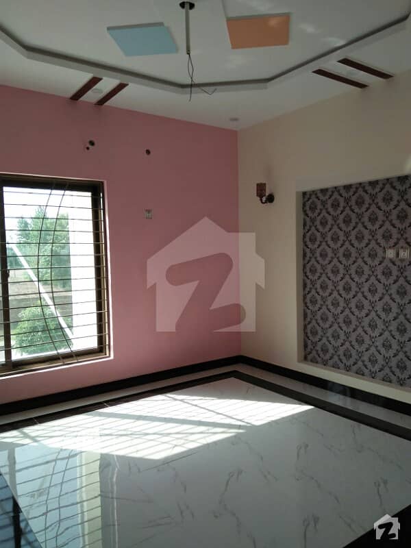 الرحمان گارڈن فیز 2 الرحمان گارڈن لاہور میں 6 کمروں کا 6 مرلہ مکان 38 ہزار میں کرایہ پر دستیاب ہے۔