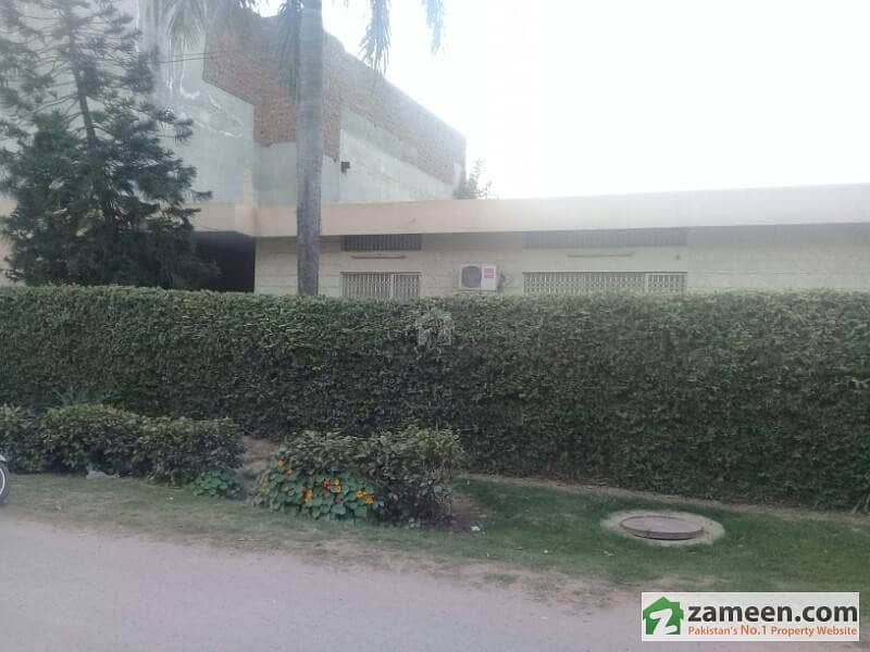 2 Kanal House Is Available For Sale Link MM Alam Lahore