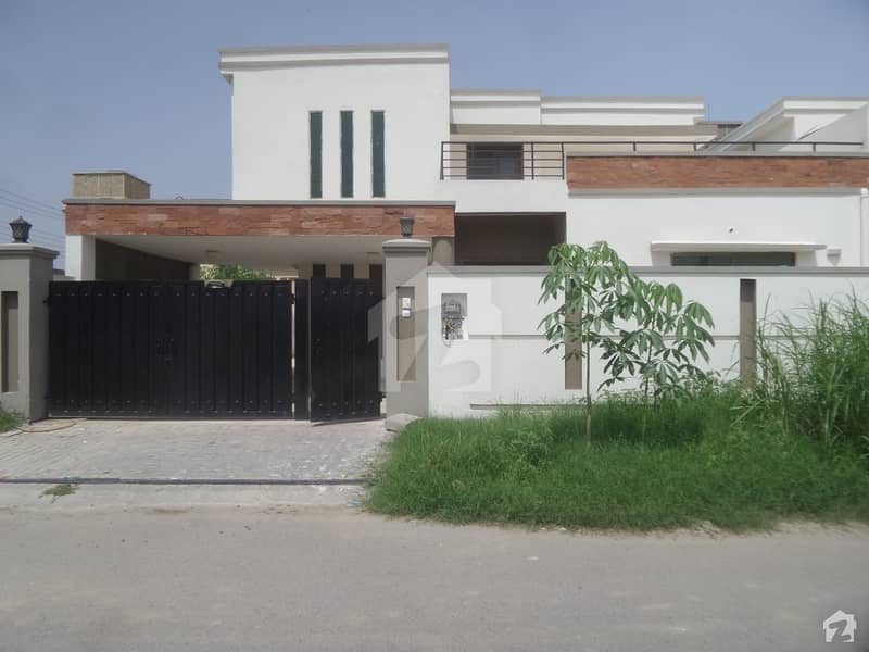 پی اے ایف فالکن کمپلیکس گلبرگ لاہور میں 4 کمروں کا 14 مرلہ مکان 98 ہزار میں کرایہ پر دستیاب ہے۔