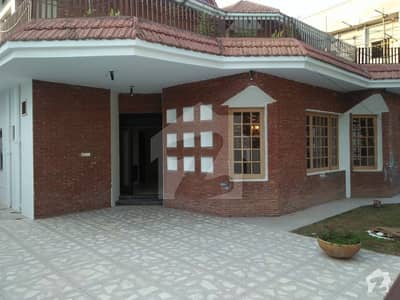 F-11/1 - 666 Yards House 6 Bedrooms 2 Kitchens 2 Gates Suitable For Two Families 930 Crores F-11/1 - 666 Yards House 6 Bedrooms 2 Kitchens 2 Gates Suitable For Two Families 930 Crores