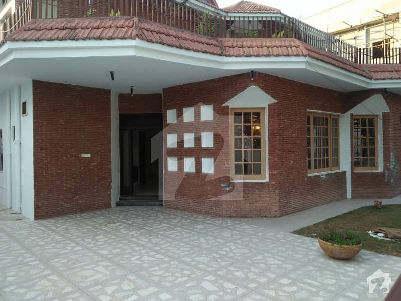 F-11/1 - 666 Yards House 6 Bedrooms 2 Kitchens 2 Gates Suitable For Two Families 930 Crores F-11/1 - 666 Yards House 6 Bedrooms 2 Kitchens 2 Gates Suitable For Two Families 930 Crores