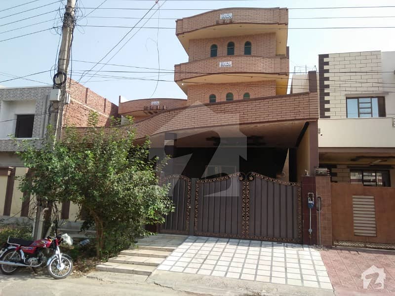 ایڈن گارڈنز فیصل آباد میں 6 کمروں کا 15 مرلہ مکان 65 ہزار میں کرایہ پر دستیاب ہے۔