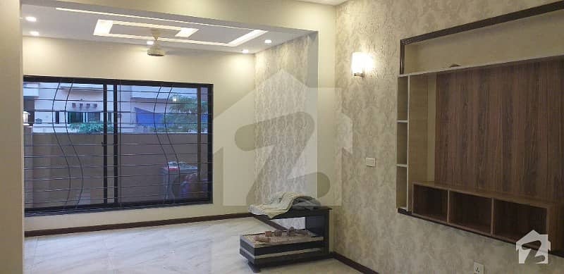 ڈی ایچ اے فیز 6 - بلاک ڈی فیز 6 ڈیفنس (ڈی ایچ اے) لاہور میں 3 کمروں کا 5 مرلہ مکان 1.75 کروڑ میں برائے فروخت۔
