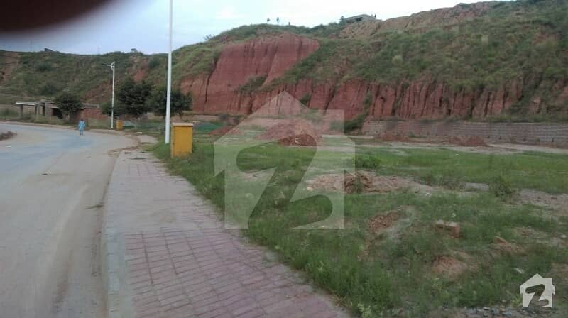 10 Marla Ideal Location Plot For Sale Near To Roots School