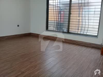 VERY Good location excellent HOT location availablie full house for rant near commercial near main rood NEAR PARK VERY Good location excellent HOT location availablie full house for rant near commercial near main rood NEAR PARK