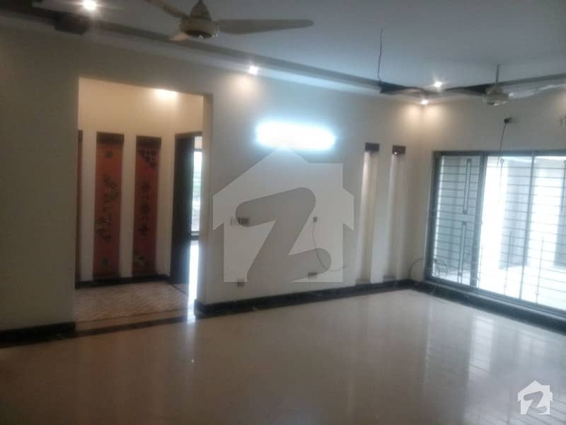 1 Kanal ALMOST BRAND NEW UPPER PORTION in VALENCIA TOWN BLOCK E at prime location