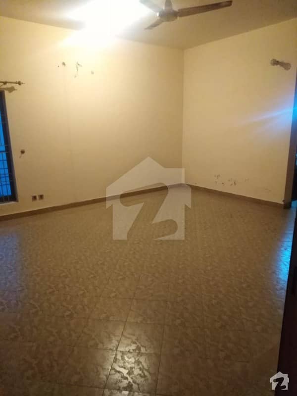 HOT OFFER 1 KANAL OUTCLASS UPPER Portion in JOHAR TOWN BLOCK H3 NEAR EMPORIUM MALL