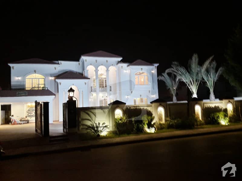 1 Kanal It Is Beautiful Airy And Elegant Brand New House Designed By Famous Architect In Bahria Town Lahore