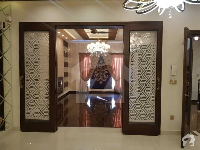 بحریہ ٹاؤن جاسمین بلاک بحریہ ٹاؤن سیکٹر سی بحریہ ٹاؤن لاہور میں 5 کمروں کا 10 مرلہ مکان 2.35 کروڑ میں برائے فروخت۔
