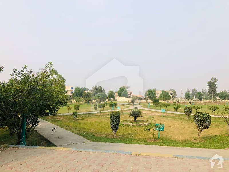 چنار باغ ۔ مہران بلاک چنار باغ لاہور میں 1 کنال رہائشی پلاٹ 45 لاکھ میں برائے فروخت۔